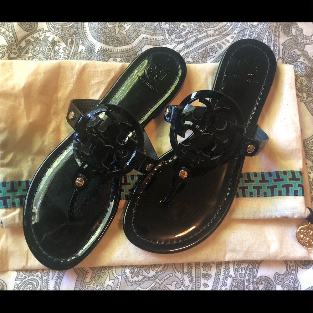Tory Burch logo sandal black patent sz7 nwot